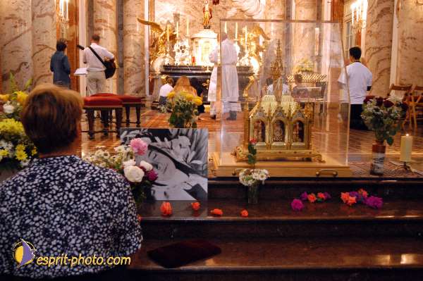 Veneration Reliques Sainte Therese