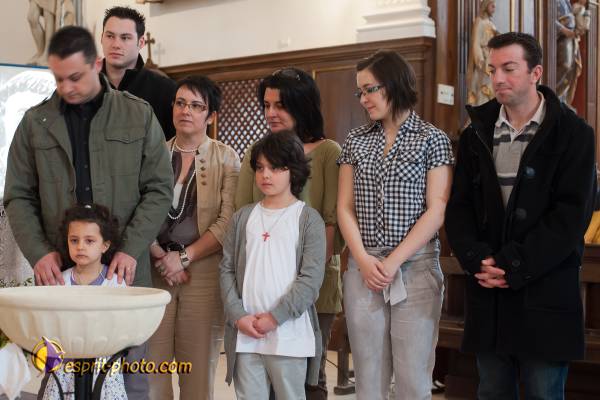 Nom de l'image : D30099464a — Description :  Baptême d'enfant à l'église de la Ferté Vidame (28300)