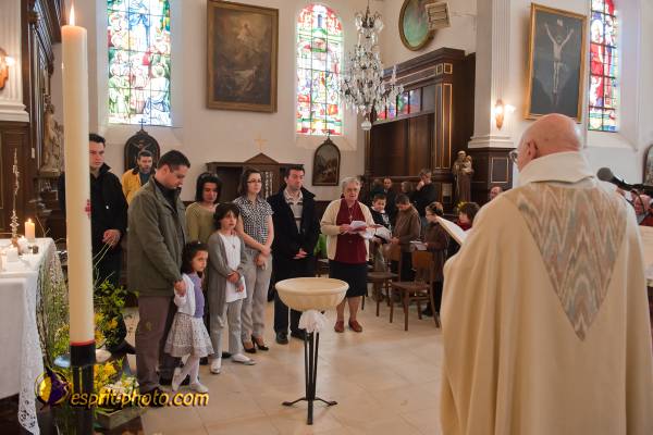Nom de l'image : D30099469a — Description :  Baptême d'enfant à l'église de la Ferté Vidame (28300)