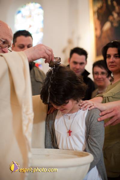 Nom de l'image : D30099480a — Description :  Baptême d'enfant à l'église de la Ferté Vidame (28300)