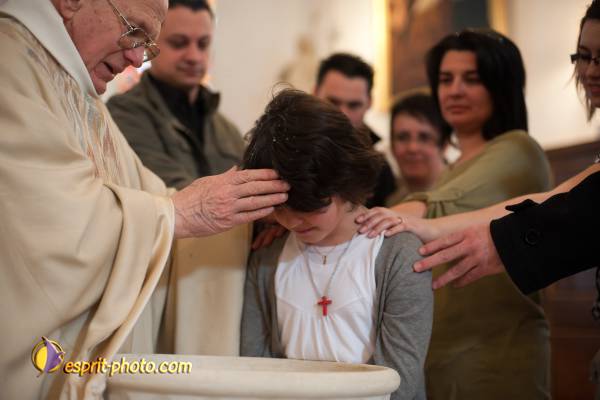 Nom de l'image : D30099481a — Description :  Baptême d'enfant à l'église de la Ferté Vidame (28300)