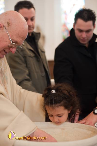 Nom de l'image : D30099489a — Description :  Baptême d'enfant à l'église de la Ferté Vidame (28300)