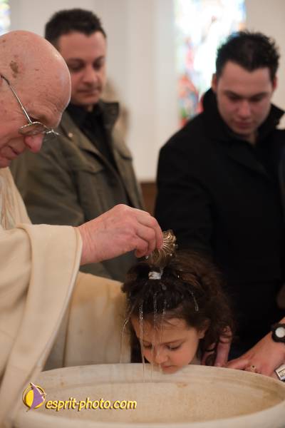 Nom de l'image : D30099490a — Description :  Baptême d'enfant à l'église de la Ferté Vidame (28300)