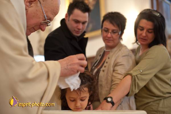 Nom de l'image : D30099492a — Description :  Baptême d'enfant à l'église de la Ferté Vidame (28300)