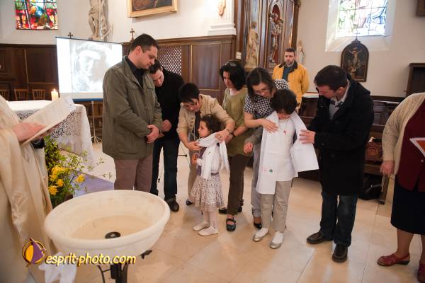 Nom de l'image : D30099505a — Description :  Baptême d'enfant à l'église de la Ferté Vidame (28300)