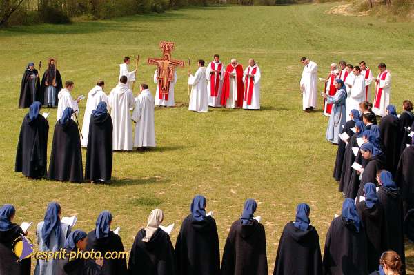 Nom de l'image : D1025323-01 — Description :  Pâque 2003 - Communauté de l'Agnaux - Plavilla