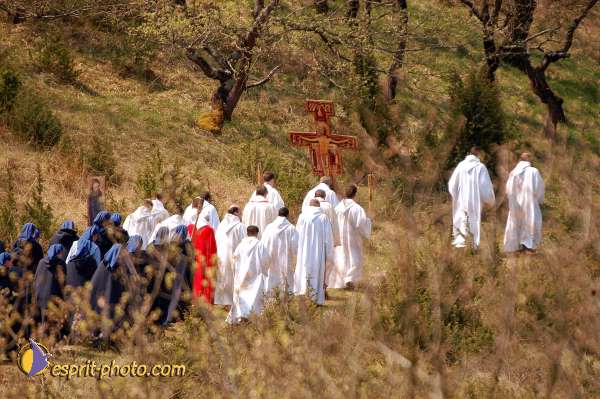 Nom de l'image : D1025470-01 — Description :  Pâque 2003 - Communauté de l'Agnaux - Plavilla