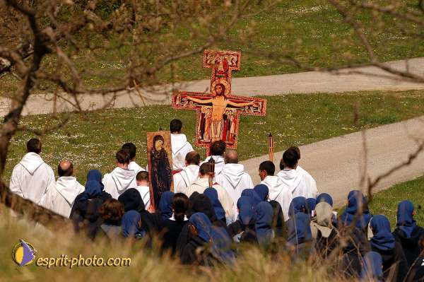 Nom de l'image : D1025658-01 — Description :  Pâque 2003 - Communauté de l'Agnaux - Plavilla
