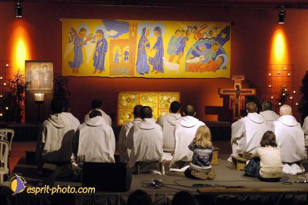 Nom de l'image : D1014404 — Description :  Rencontre de Taizé à Paris 2002 (Porte de Versaille & Paroisses