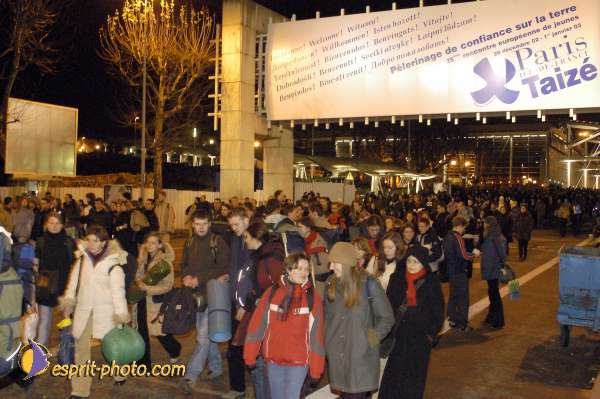 Nom de l'image : D1014490 — Description :  Rencontre de Taizé à Paris 2002 (Porte de Versaille & Paroisses