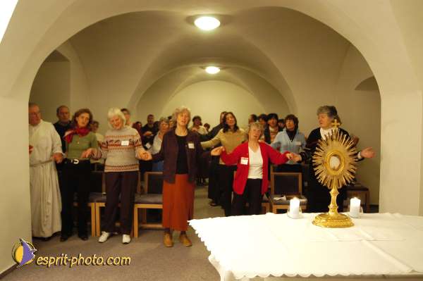 Nom de l'image : D1185159-1 — Description :  Mothers and Fatherprayer
