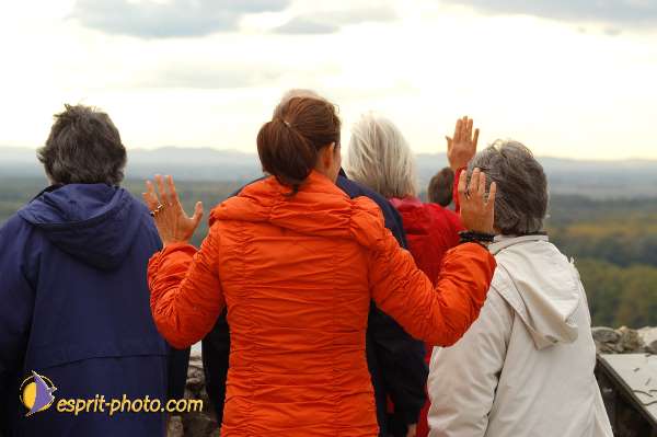 Nom de l'image : D1186095-1 — Description :  Mothers and Fatherprayer