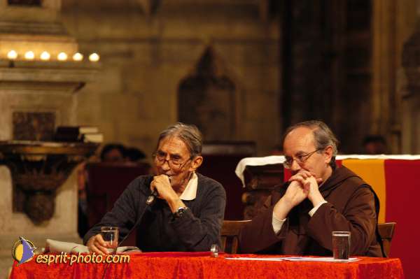 Nom de l'image : D1190344-1 — Description :  Paris - Toussaint 2004