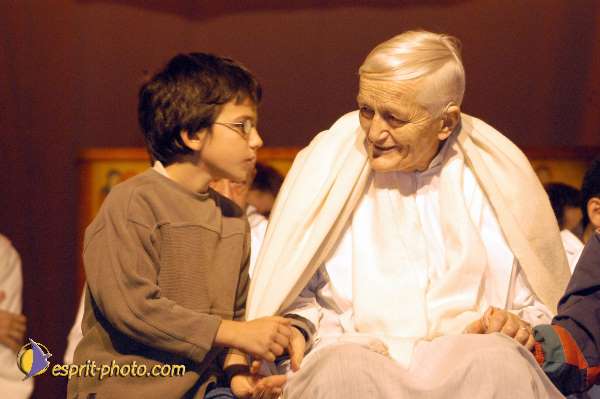 Nom de l'image : D1015326-01 — Description :  Rencontre de Taizé à Paris 2002 (Porte de Versaille & Paroisses