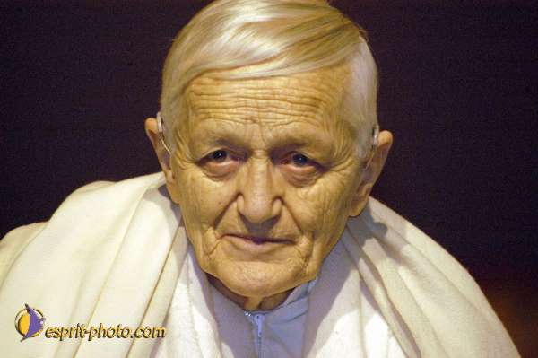 Nom de l'image : D1015329-01 — Description :  Rencontre de Taizé à Paris 2002 (Porte de Versaille & Paroisses