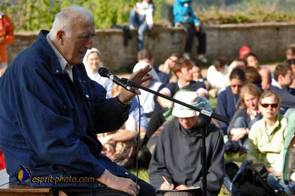 Nom de l'image : E2069283_1 — Description :  Routes de Vezelay 2008