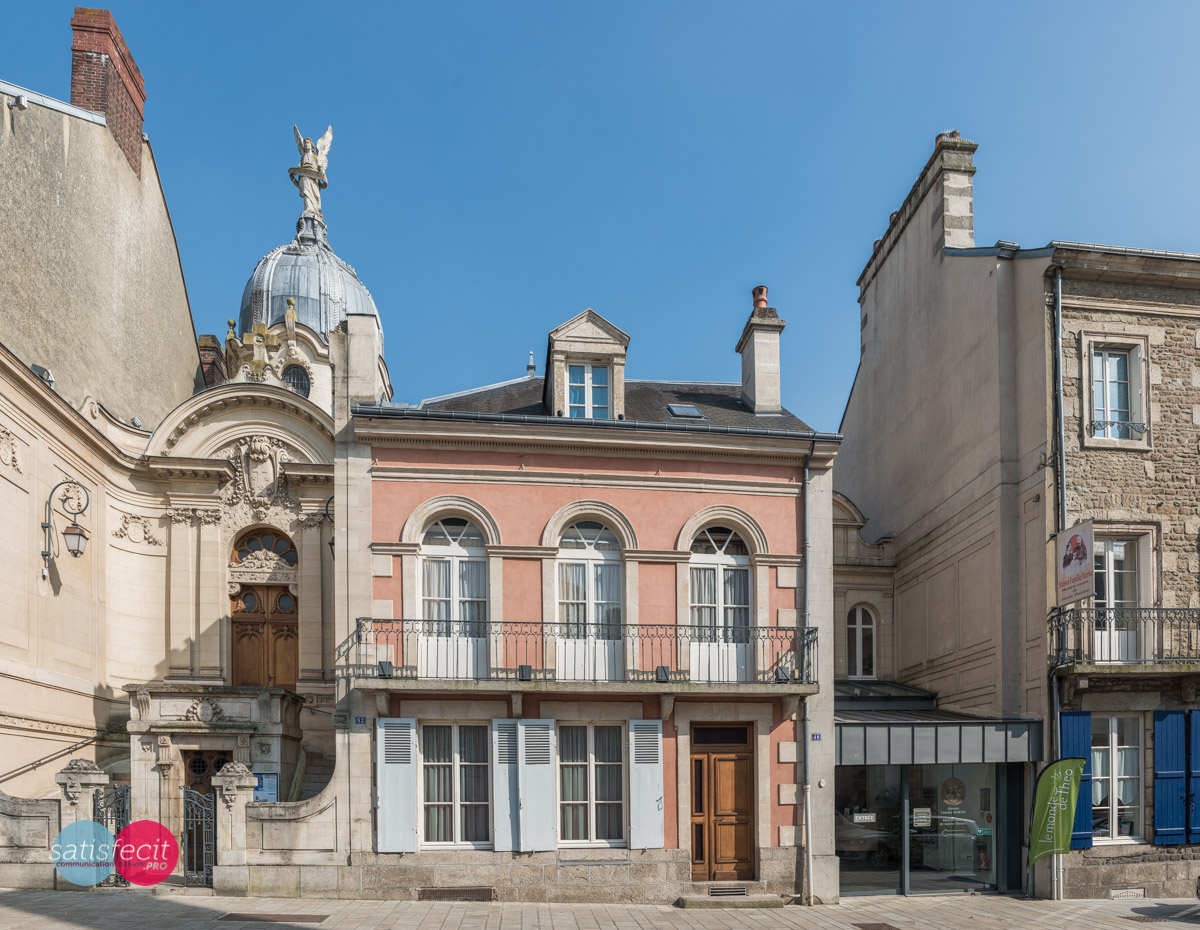 Nom de l'image : 03-Famille-Martin-Alencon_D8e074423-Panorama_Satisfecit-Editions.fr — Description :  3-Famille-Martin-Alencon_D8e074423-Panorama