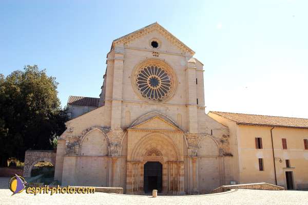 Nom de l'image : D1168703-1 — Description :  Abbaye de Fossanova (Latina-Italie) - Abbaye cistersienne
