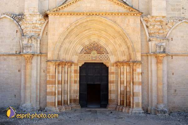 Nom de l'image : D1168706-1 — Description :  Abbaye de Fossanova (Latina-Italie) - Abbaye cistersienne