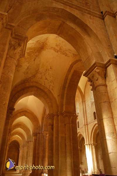 Nom de l'image : D1168736-1 — Description :  Abbaye de Fossanova (Latina-Italie) - Abbaye cistersienne