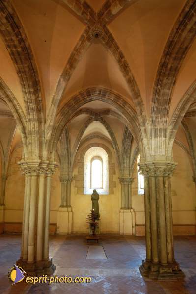 Nom de l'image : D1168837-1 — Description :  Abbaye de Fossanova (Latina-Italie) - Abbaye cistersienne