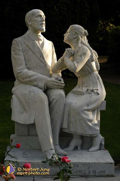 Nom de l'image : D1184454-1 — Description :  Lisieux : Les Buissonets, lieux ou a vecu la petite Thérèse