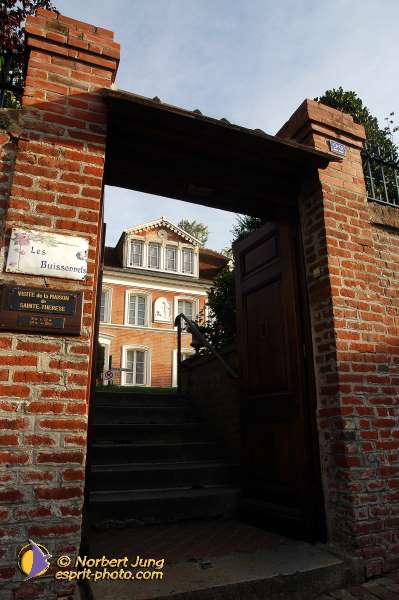 Nom de l'image : D1184472-1 — Description :  Lisieux : Les Buissonets, lieux ou a vecu la petite Thérèse