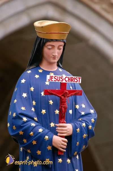 Nom de l'image : D1049737-01 — Description :  ND de l'Île Bouchard & ND de Pontmain (reportage pour la Vie)