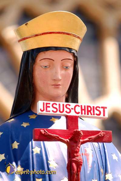 Nom de l'image : D1049768-01 — Description :  ND de l'Île Bouchard & ND de Pontmain (reportage pour la Vie)