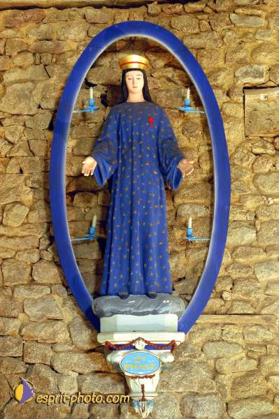 Nom de l'image : D1049826-01 — Description :  ND de l'Île Bouchard & ND de Pontmain (reportage pour la Vie)