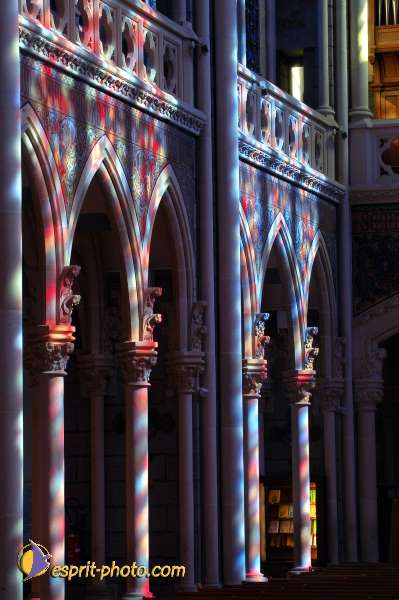 Nom de l'image : D1050137-01 — Description :  ND de l'Île Bouchard & ND de Pontmain (reportage pour la Vie)