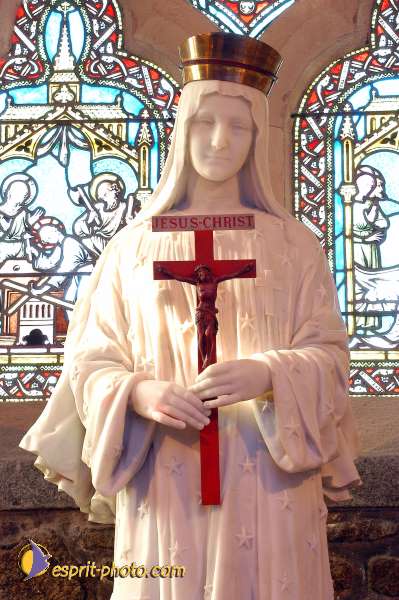 Nom de l'image : D1050153-01 — Description :  ND de l'Île Bouchard & ND de Pontmain (reportage pour la Vie)