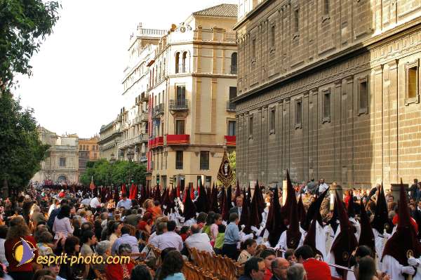 Nom de l'image : D1218309-1 — Description :  Pâques 2005 à Seville (Espagne-Andalusie)