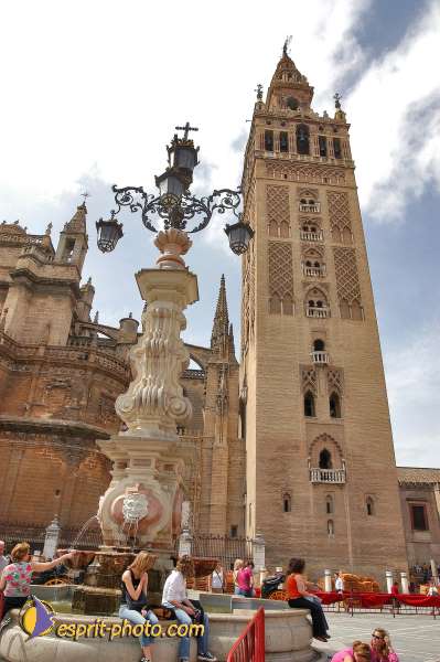 Nom de l'image : E00032579-1 — Description :  Pâques 2005 à Seville (Espagne-Andalusie)