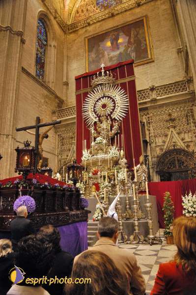 Nom de l'image : E00035385-1 — Description :  Pâques 2005 à Seville (Espagne-Andalusie)
