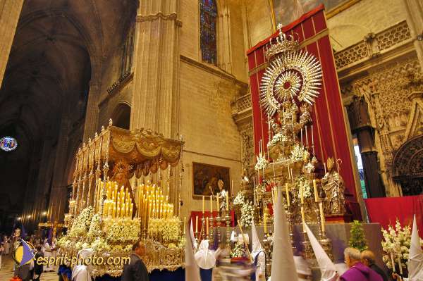 Nom de l'image : D1220844-1 — Description :  Pâques 2005 à Seville (Espagne-Andalusie)