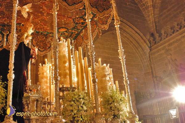 Nom de l'image : E00033263-1 — Description :  Pâques 2005 à Seville (Espagne-Andalusie)