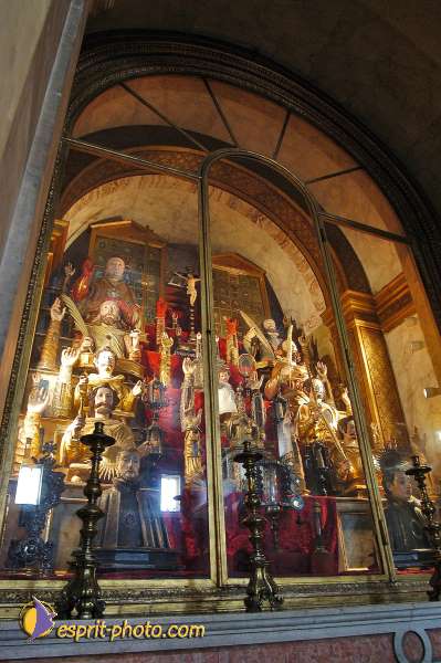 Nom de l'image : D1205027-1 — Description :  Mothersprayer - Portugal - construction of a new center