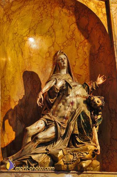 Nom de l'image : D1205039-1 — Description :  Mothersprayer - Portugal - construction of a new center