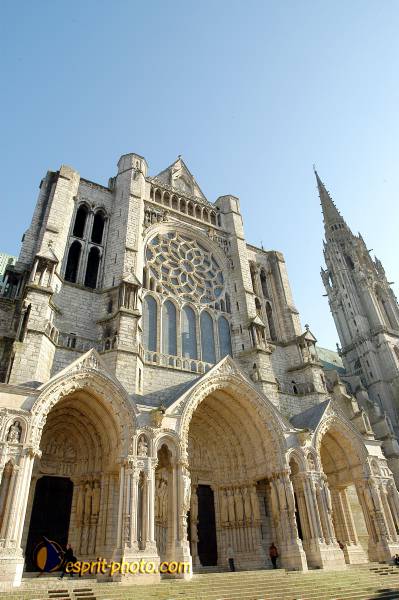 Nom de l'image : D1023175-01b — Description :  Pèlerinage de Chartres 2003