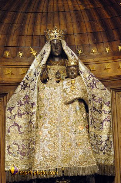 Nom de l'image : D1120804-01 — Description :  Pèlerinage de Chartres 2004