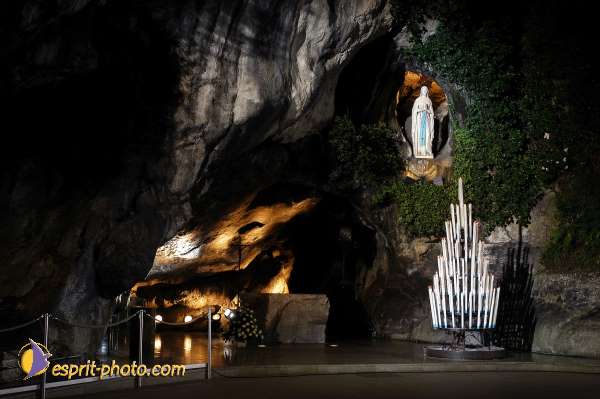 Nom de l'image : D1163145-01 — Description :  Lourdes 2004 - Pèlerinage du Pape à Lourdes