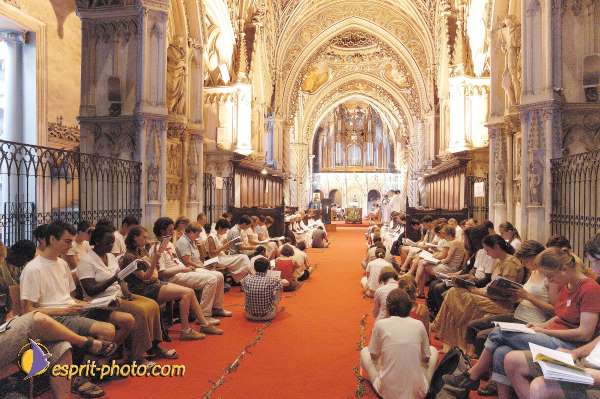 Nom de l'image : D1057104-nef-1 — Description :  Chemin Neuf - Abbaye d'Hautecombe - Festival de jeunes Chemin Ne
