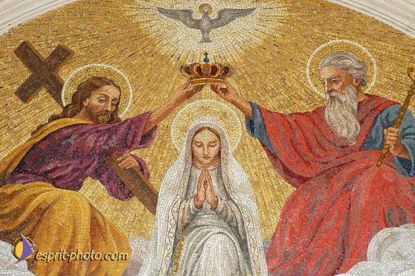 Nom de l'image : Vierge_Marie_Couronnement_D1161398-01 — Description :  Fatima (Portugal)