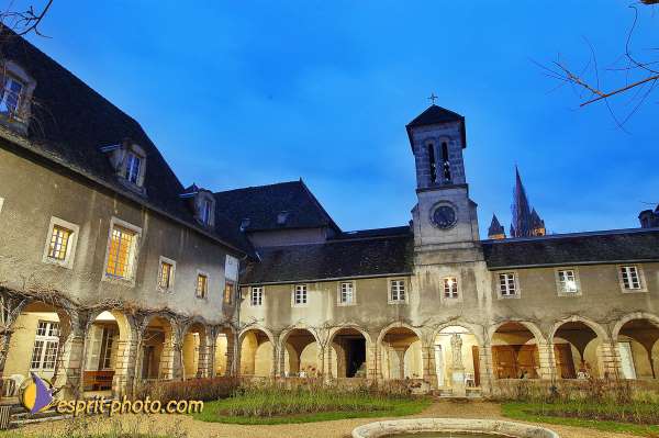 Nom de l'image : 179D1207263-1 — Description :  Maison de Retrait St Lazar à AUTUN (Bourgogne)