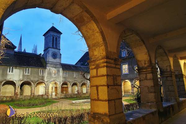 Nom de l'image : 199D1207254-1 — Description :  Maison de Retrait St Lazar à AUTUN (Bourgogne)