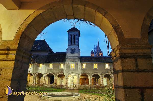Nom de l'image : 201D1207258-1 — Description :  Maison de Retrait St Lazar à AUTUN (Bourgogne)
