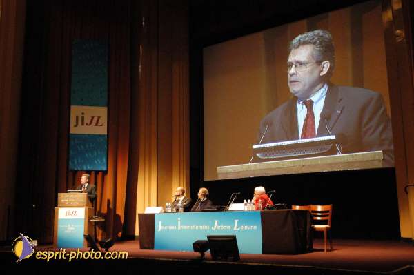 Nom de l'image : E00016753-1 — Description :  Toussaint 2004 - Messe avec les sans abri