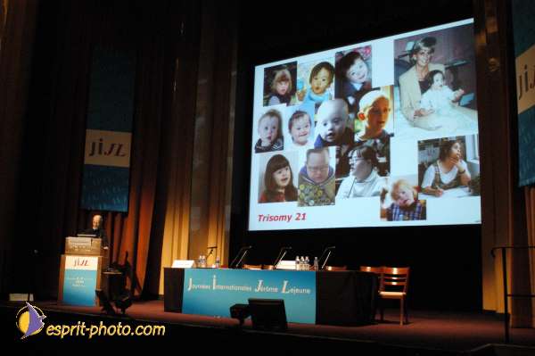 Nom de l'image : E00016770-1 — Description :  Toussaint 2004 - Messe avec les sans abri