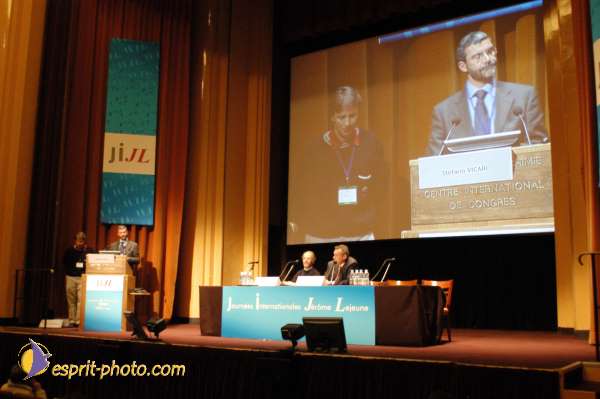 Nom de l'image : E00017113-1 — Description :  Toussaint 2004 - Messe avec les sans abri